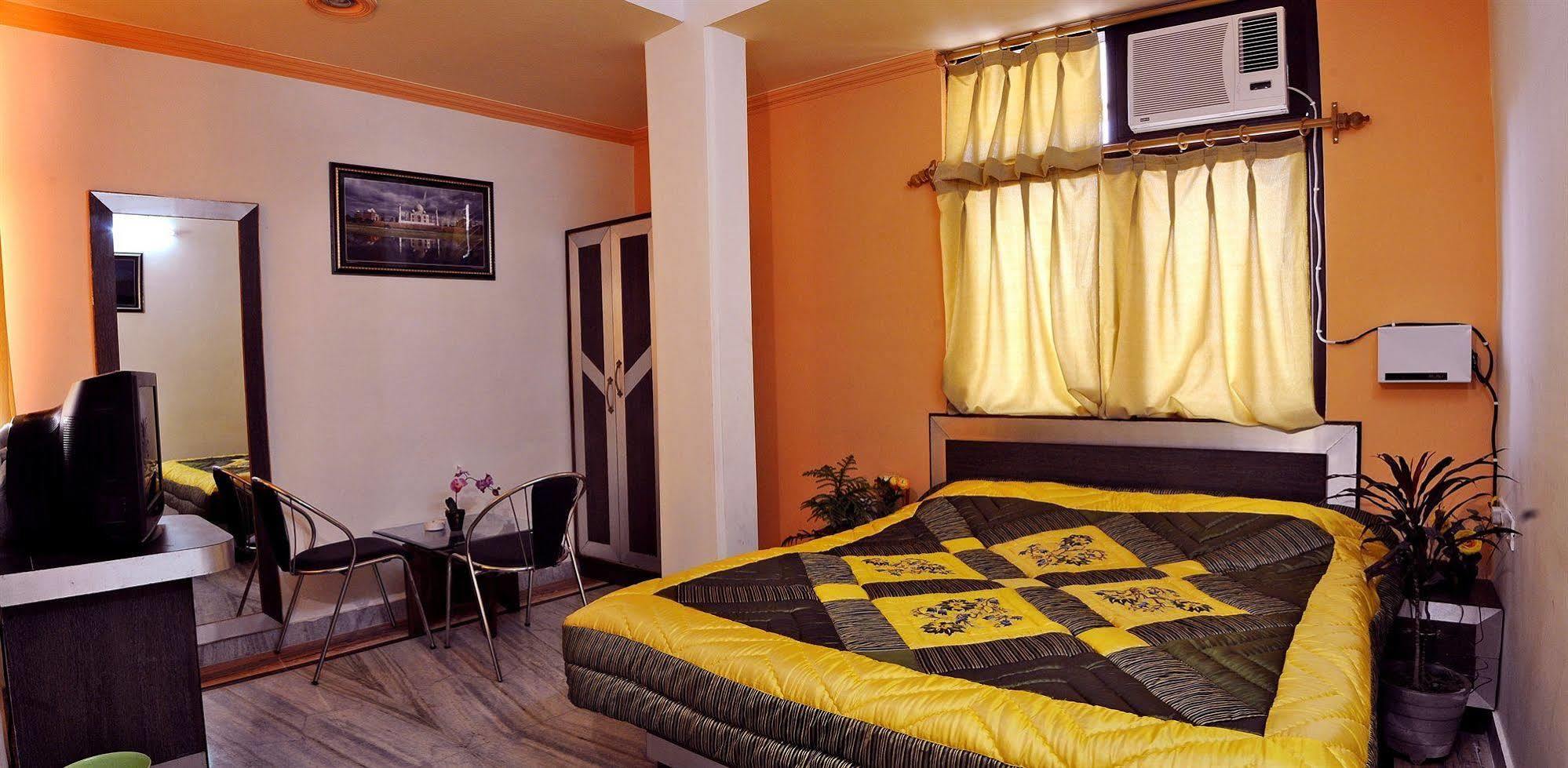 Hotel Fabexpress Alpine Agra  Zewnętrze zdjęcie